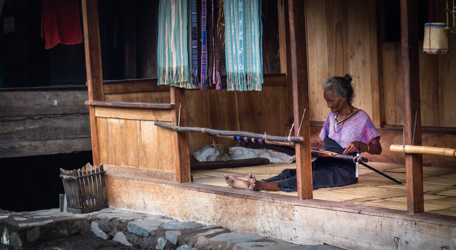ikat weaving in flores