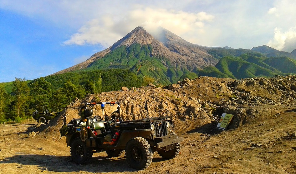 indonesia ring of fire of mount merapi
