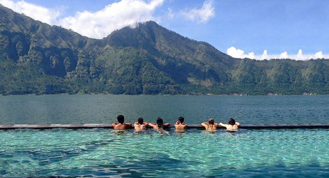 kintamani hot spring view batur lake