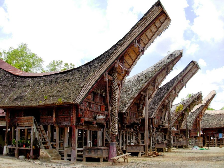 tongkonan house tana toraja