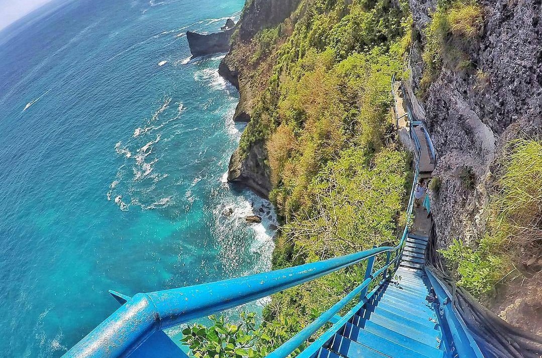 stairway lead to peguyangan waterfall