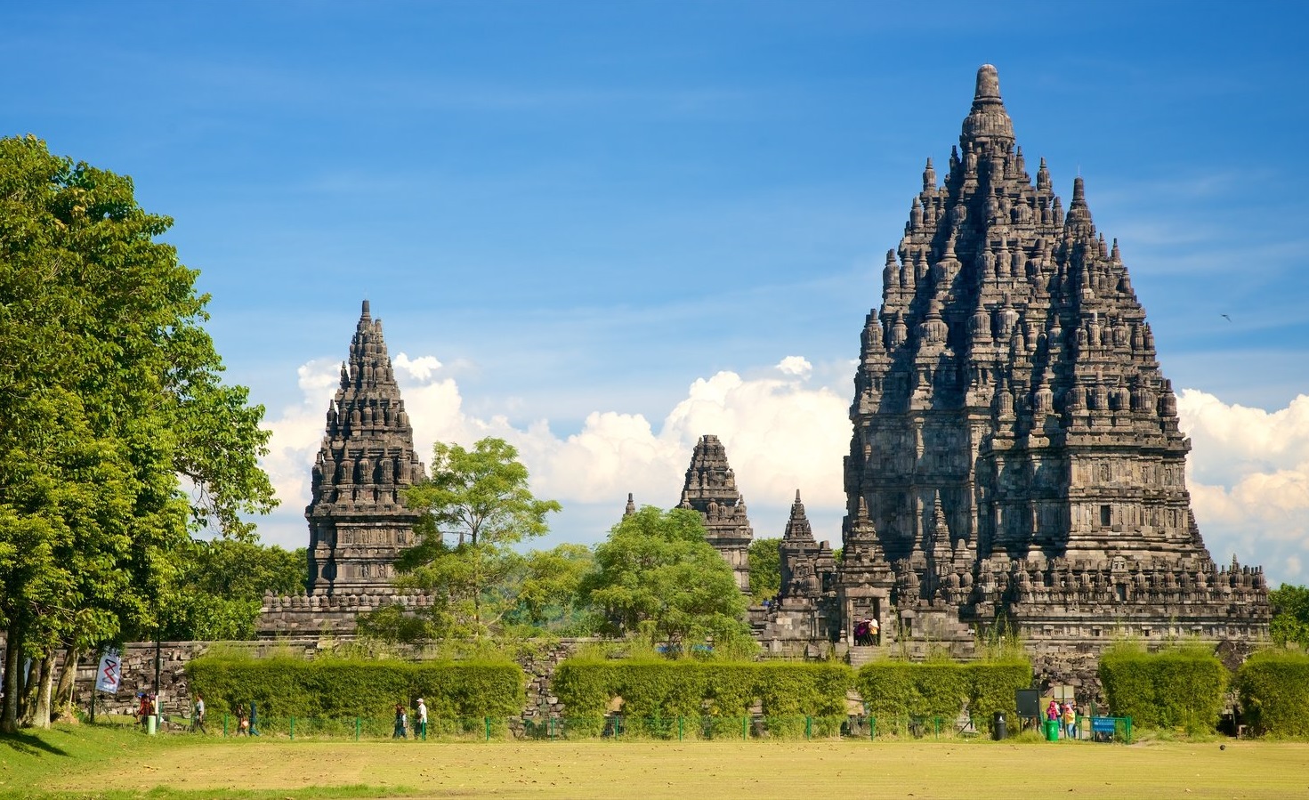 visit prambanan temple in jogja