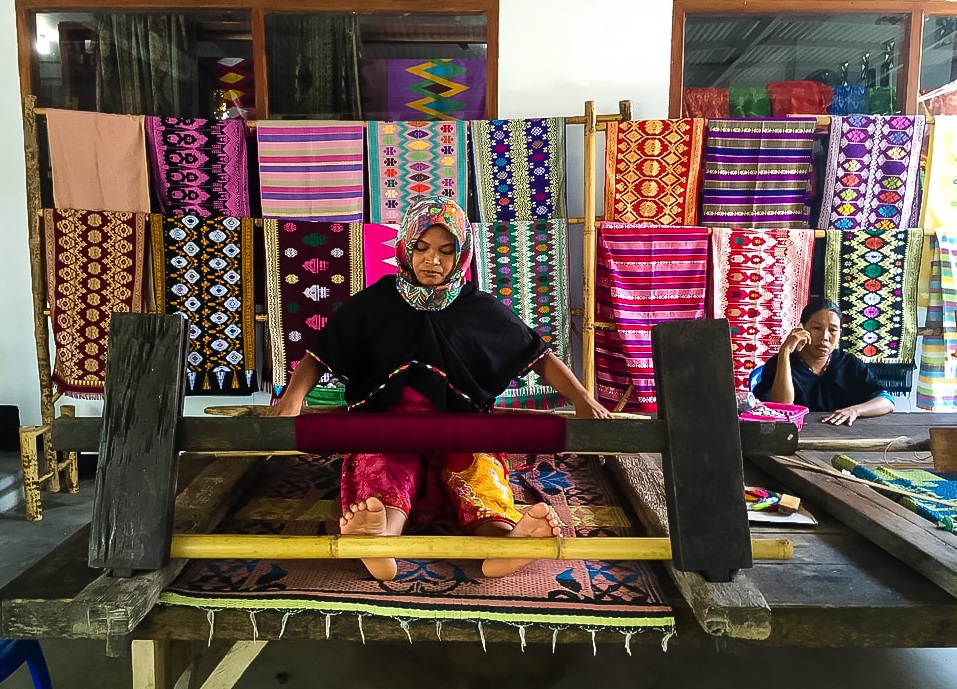 Sukarara weaving village