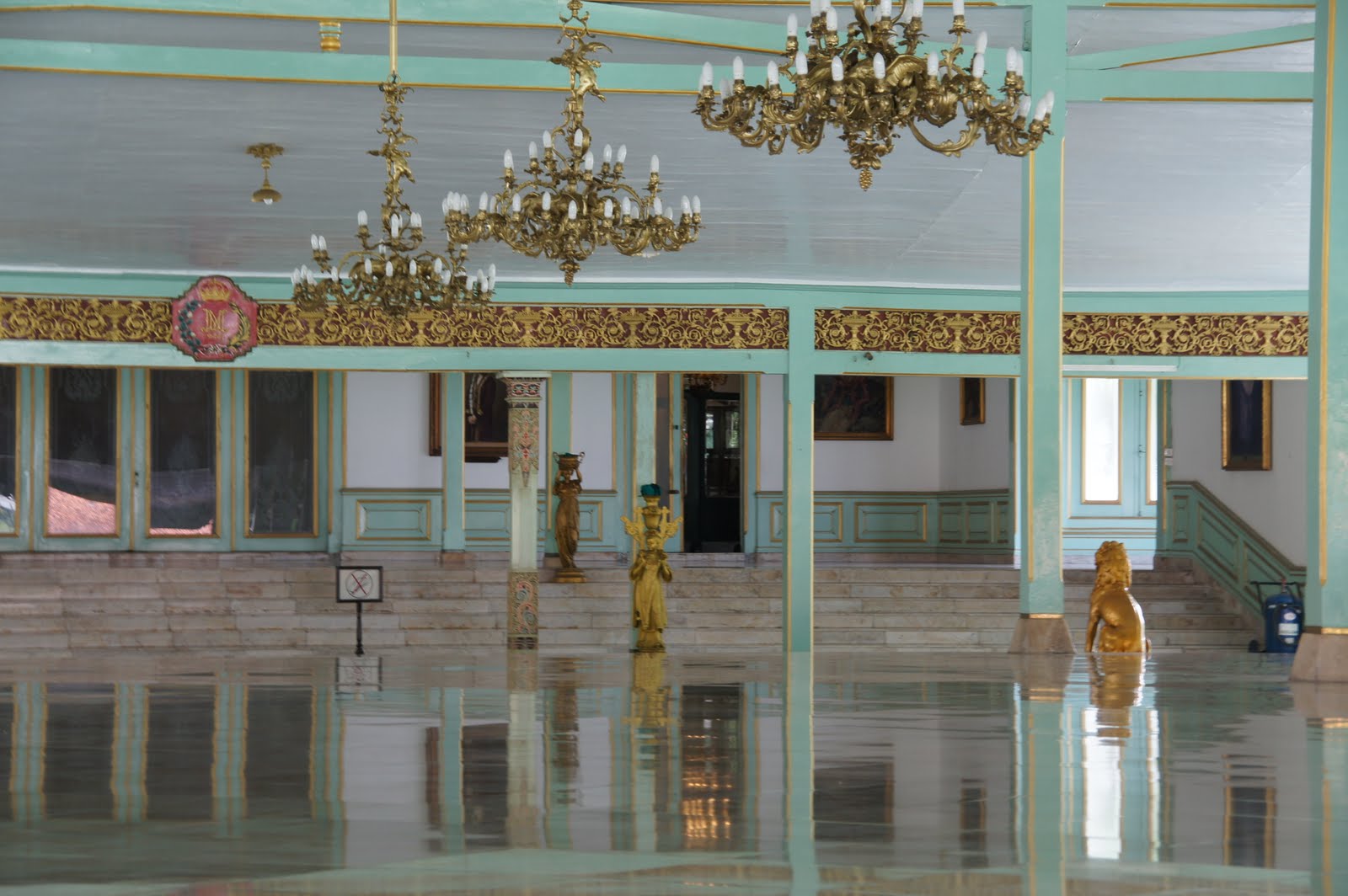 mangkunegaran palace solo