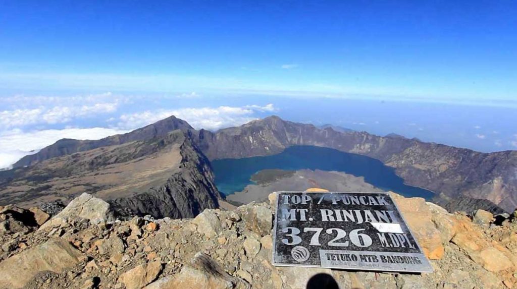 Watch Sunrise from the Peak of Mount Rinjani