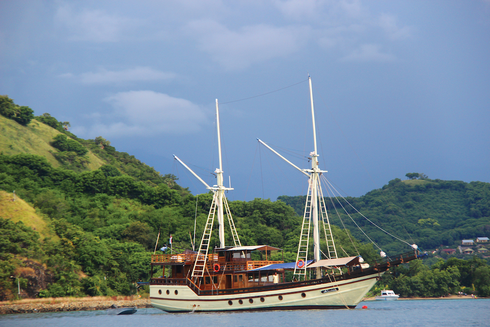 labuan bajo cruise
