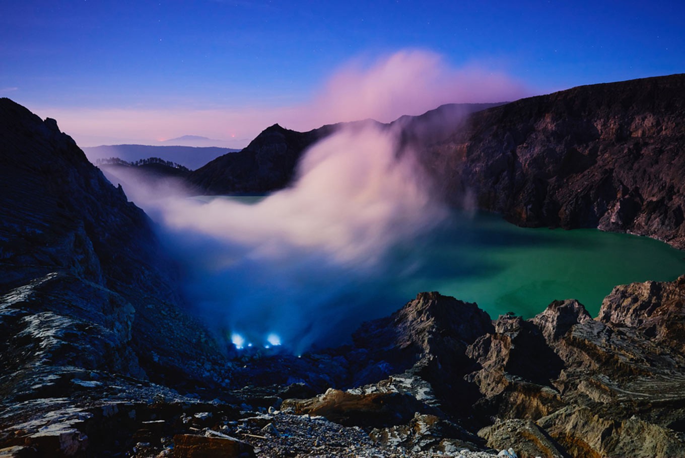 hiking tour to mount ijen