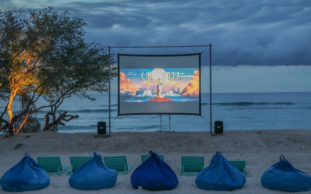 on the beach cinema in gili