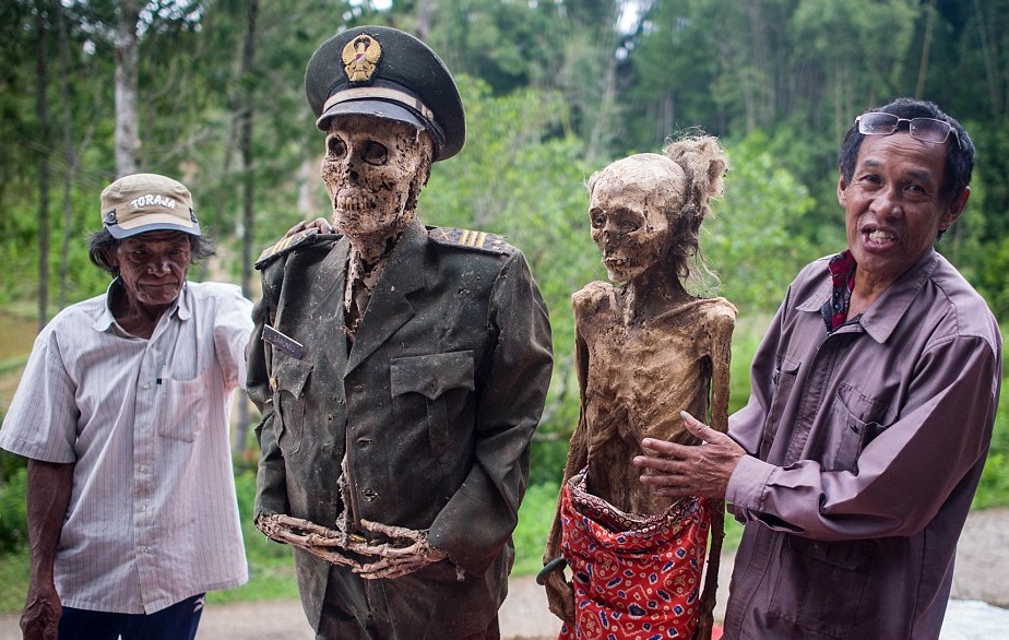 Ma'nene unique ritual of toraja