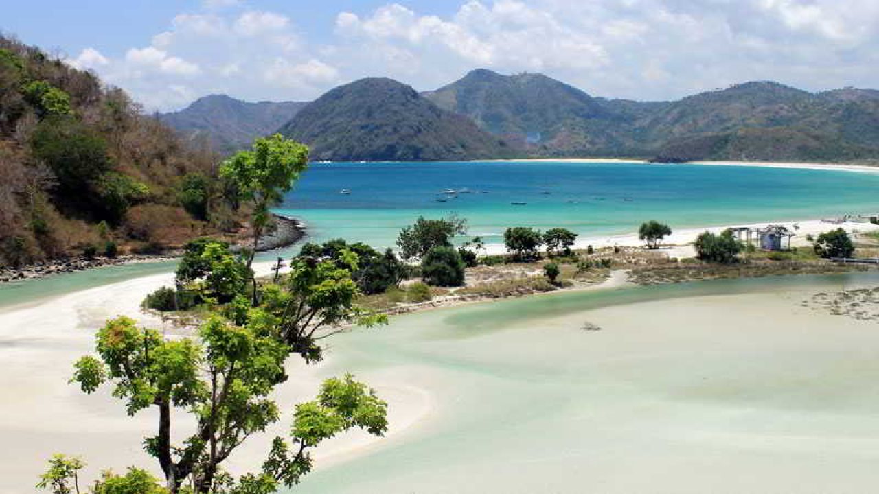 Selong-Belanak-Beach-view