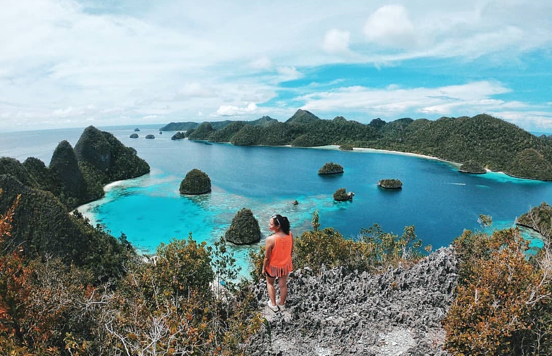 climbing the raja ampat islands