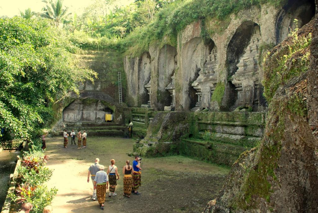explore the goa gajah in ubud