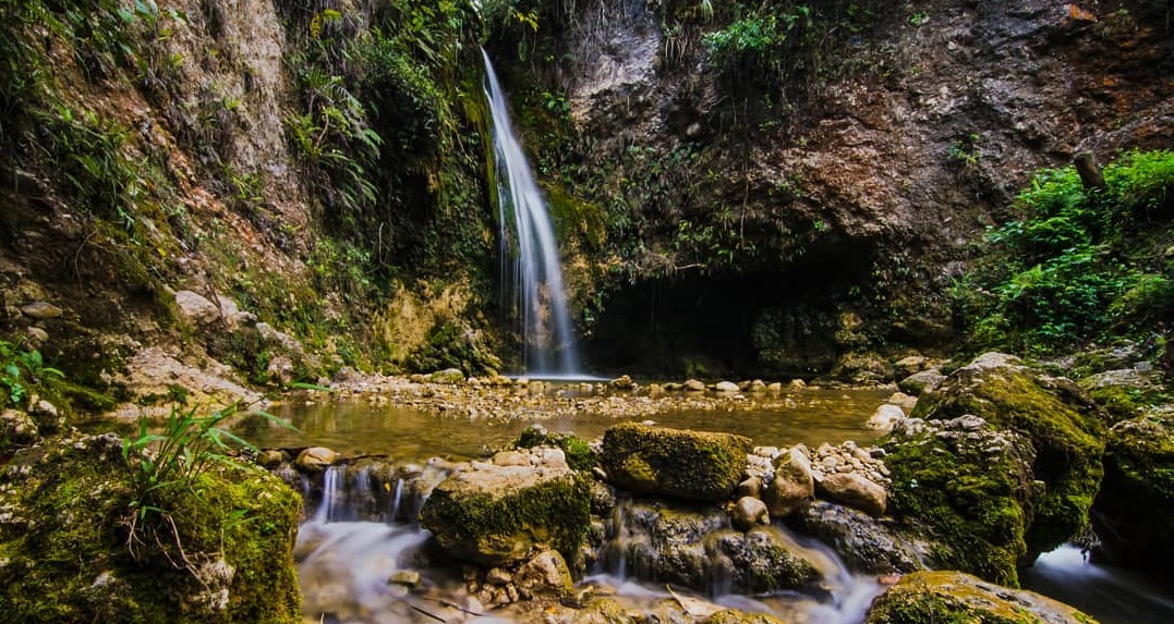 napua waterfall in wamena