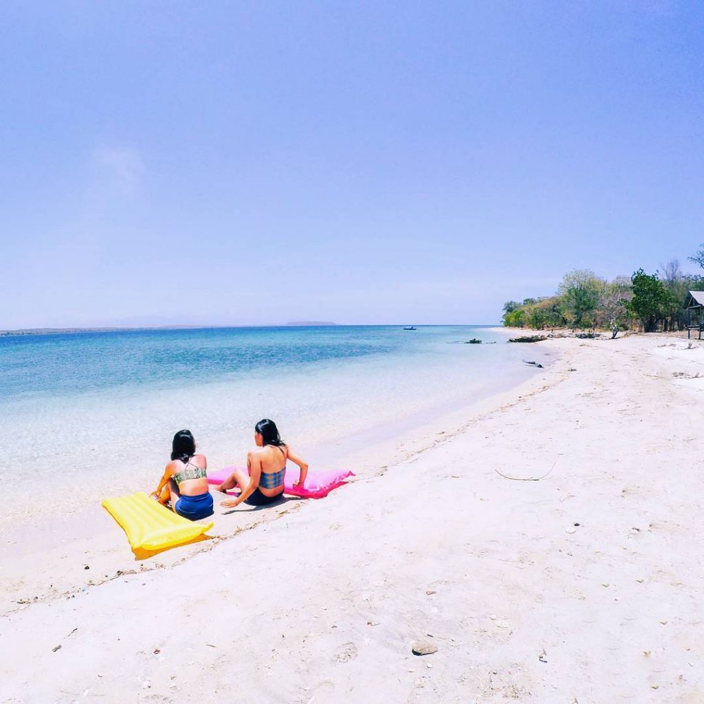 tanjung pasir beach in moyo island