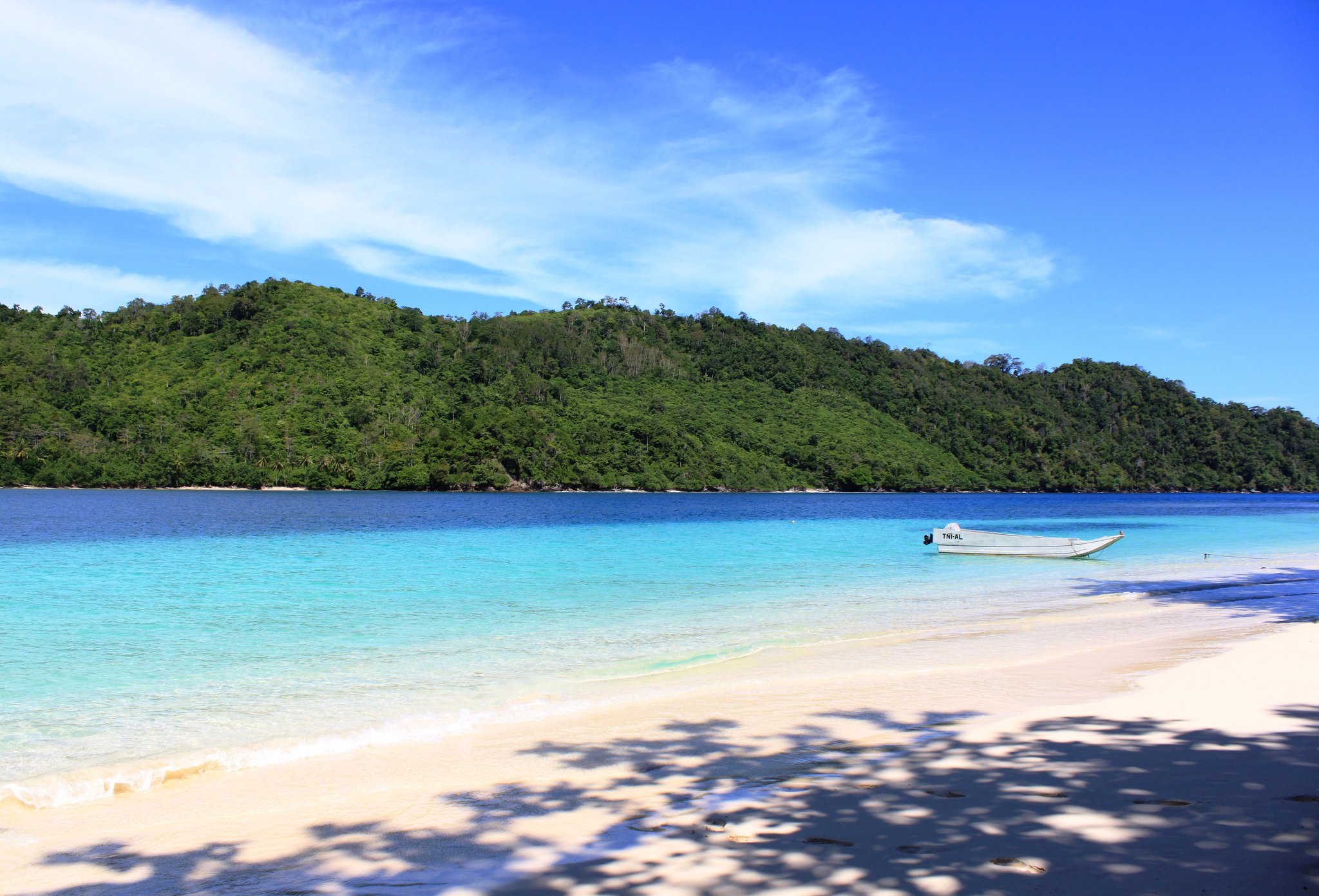 kiluan bay beach