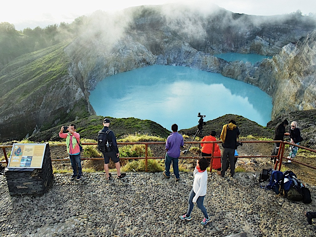 kelimutu rest area monument