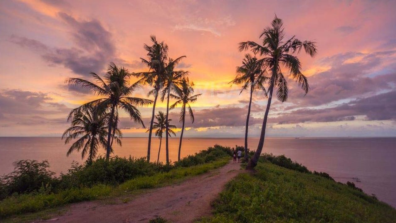sunrise in malimbu hill lombok
