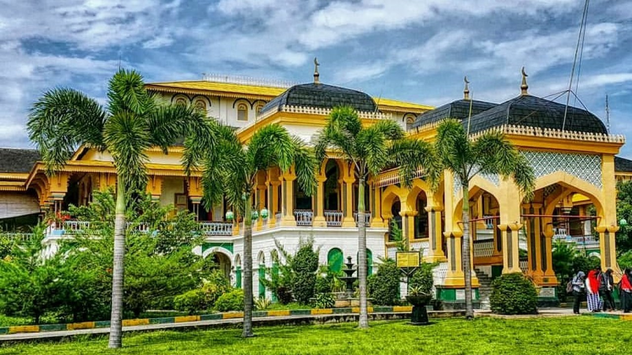 maimun palace heritage in medan