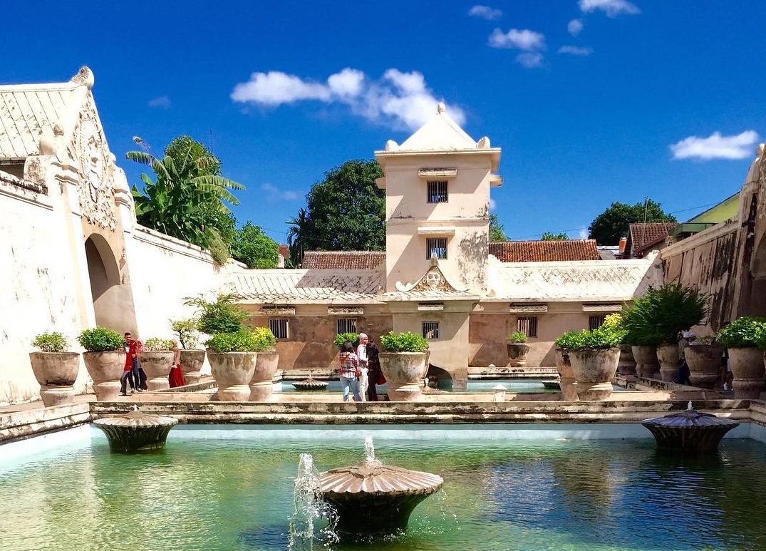taman sari water palace in jogja