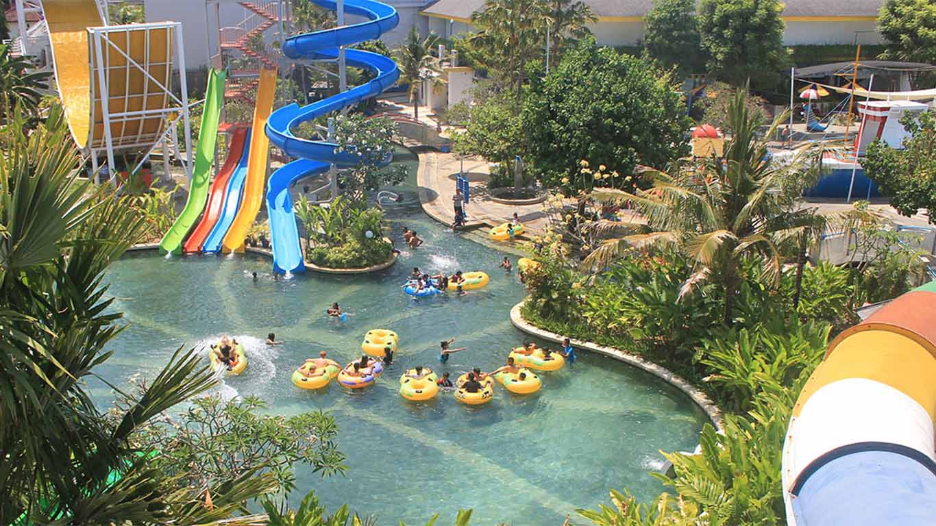 The favorite rides at Circus Waterpark are Spiral Journey, Speed Tube Slider Spiral and Wave Slider.
