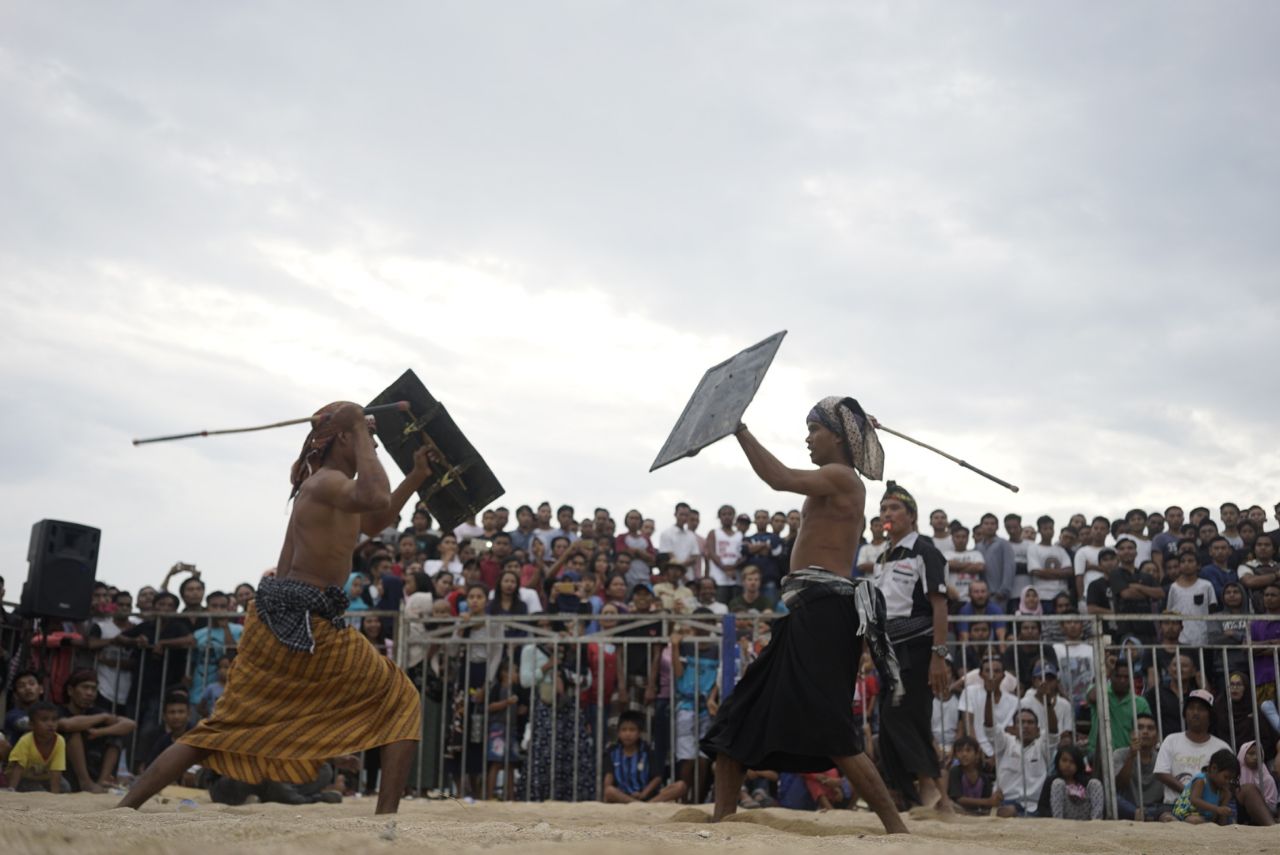 peresean art in bau nyale festival lombok