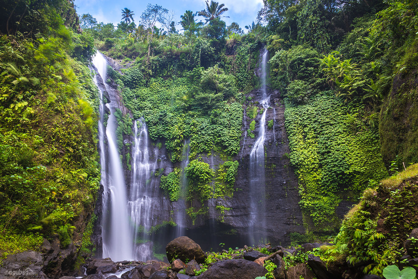 sekumpul waterfall