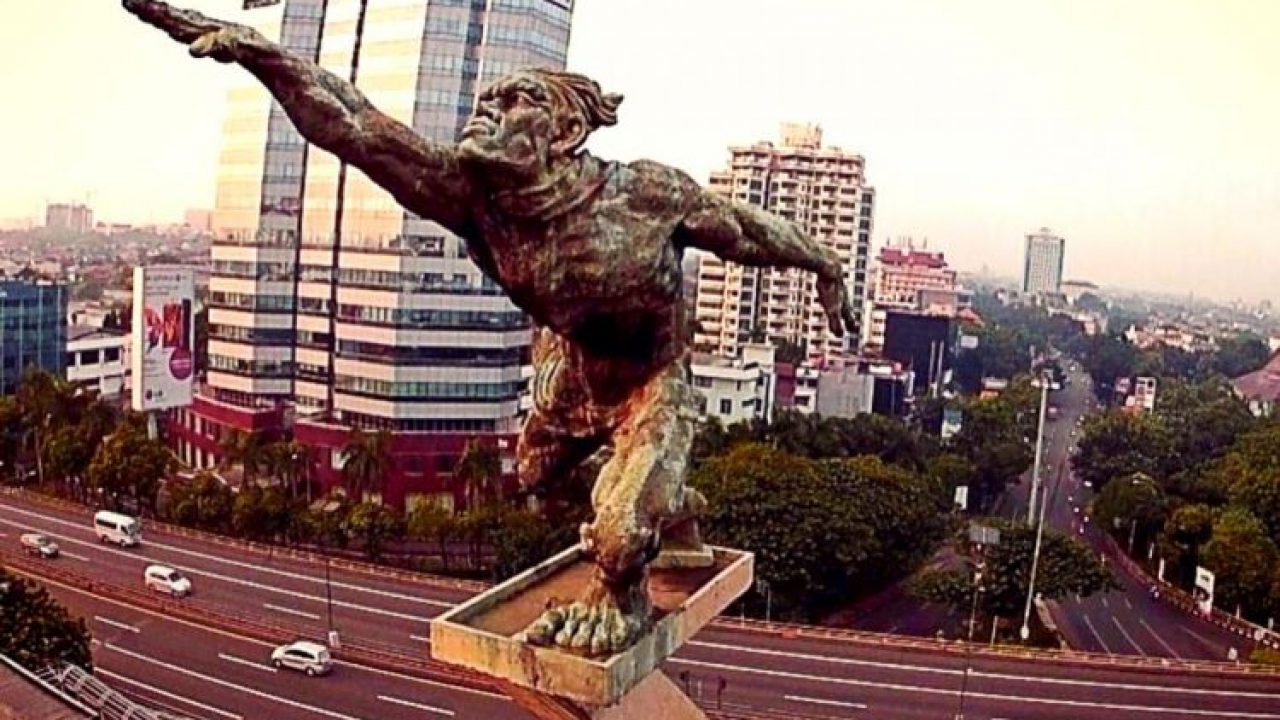 the iconic pancoran statue