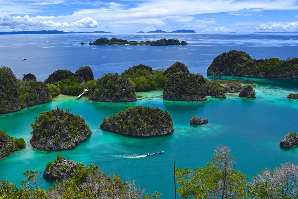 the beauty of Piaynemo Island in raja ampat indonesia
