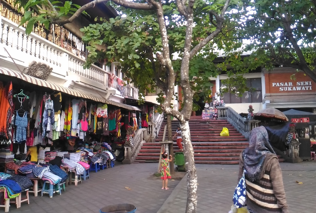 popular sukawati art market in gianyar