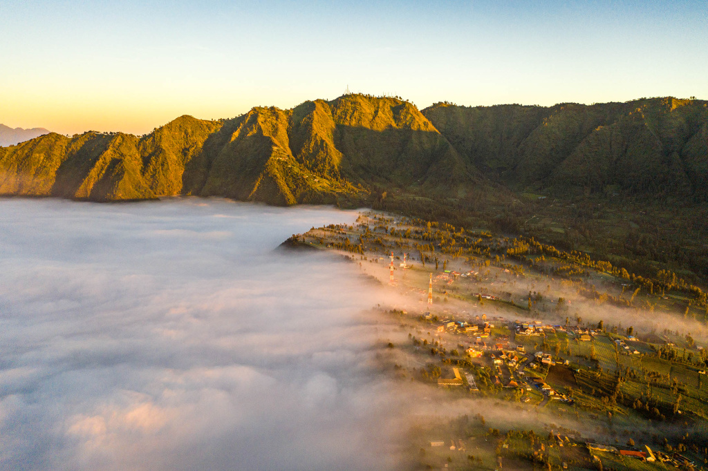 Mentigen Hill is a favorite location for visitors who want to enjoy the sunrise view around bromo