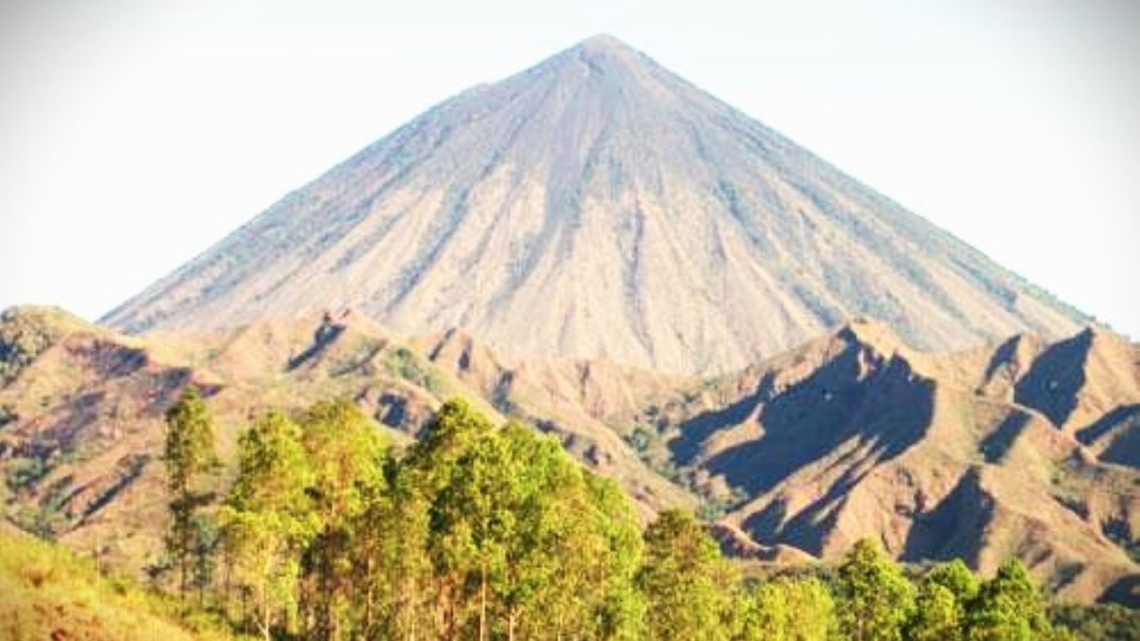 stunning ranaka mountain in manggarai flores
