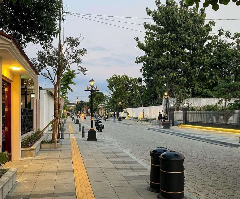 Banyumas old town as a historical, cultural and art tourism destination in central java